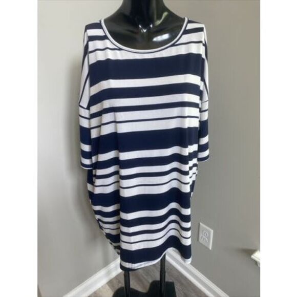 LulaRoe MEDIUM~IRMA Tunic Top Striped Slinky Navy Off-white Hi-low - Picture 1 of 3